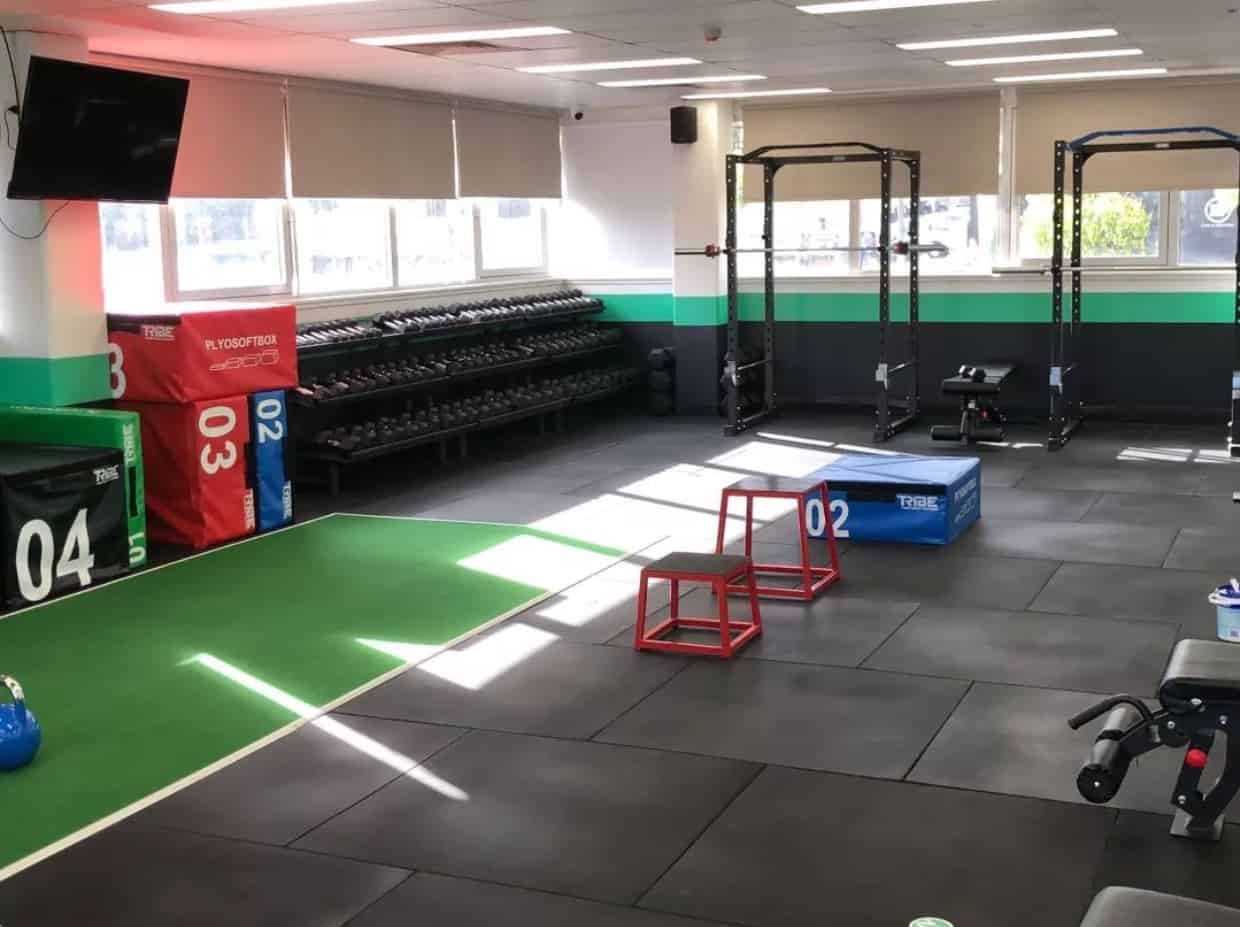 picture of a large gym room
